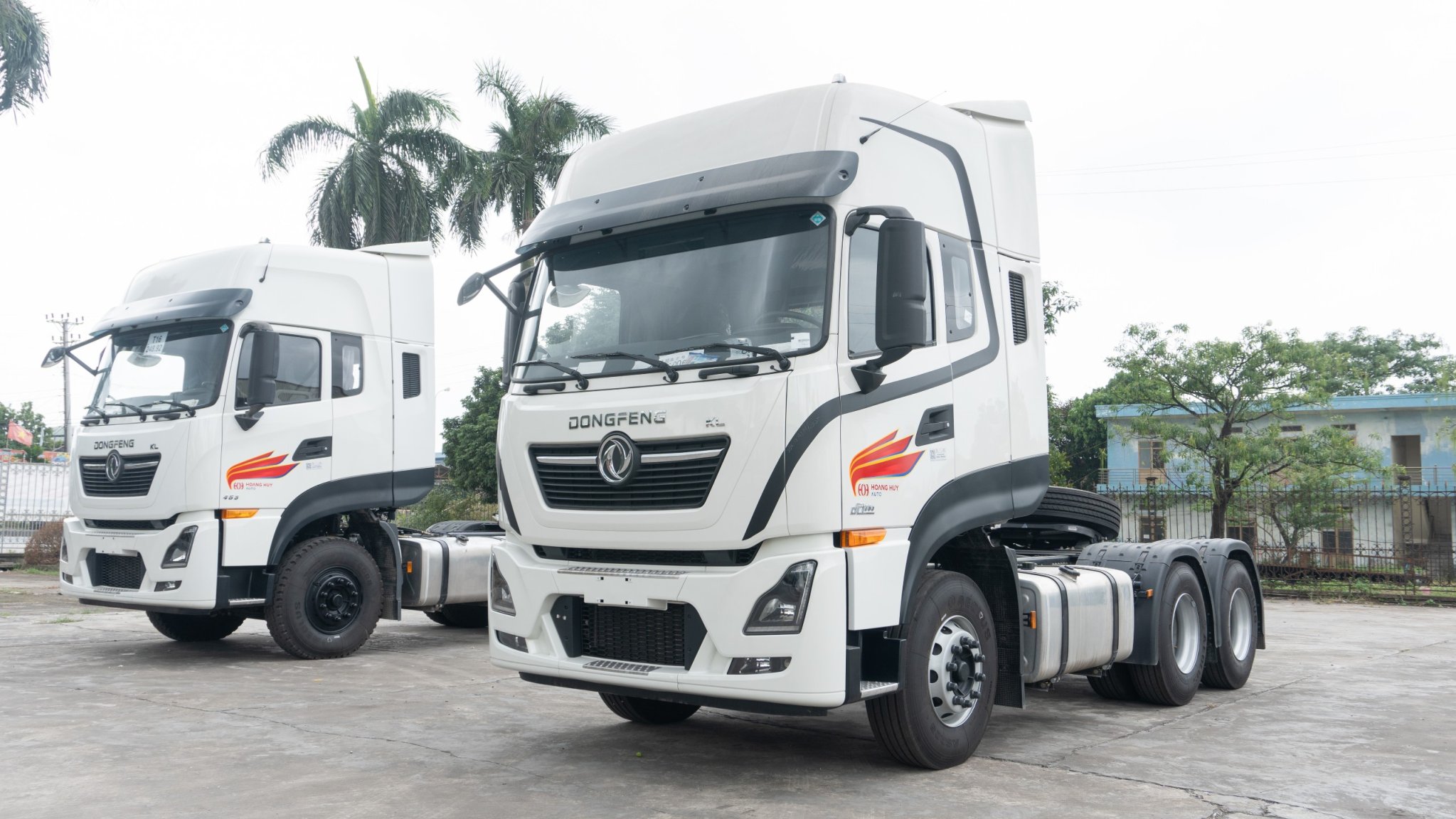 Đầu kéo 2 cầu Dongfeng Hoàng Huy 385HP đời 2024